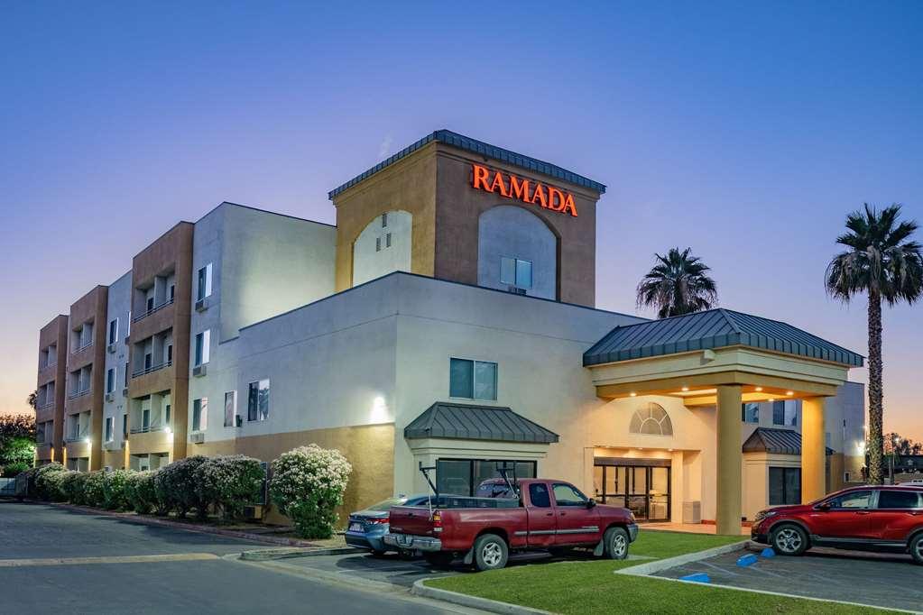 Ramada By Wyndham Bakersfield Hotell Eksteriør bilde