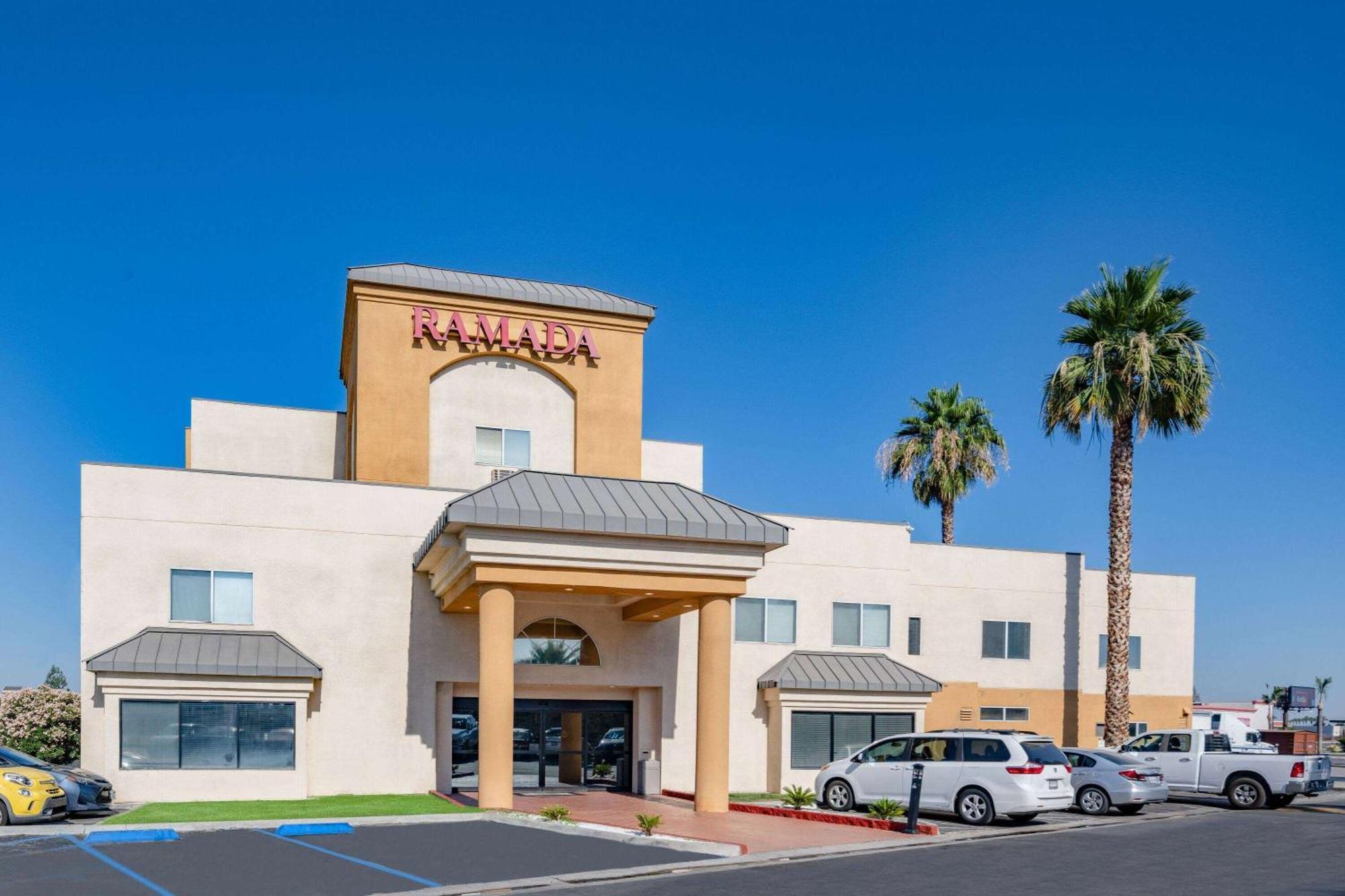 Ramada By Wyndham Bakersfield Hotell Eksteriør bilde