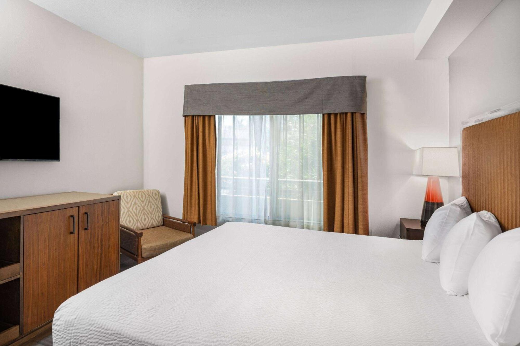 Ramada By Wyndham Bakersfield Hotell Eksteriør bilde