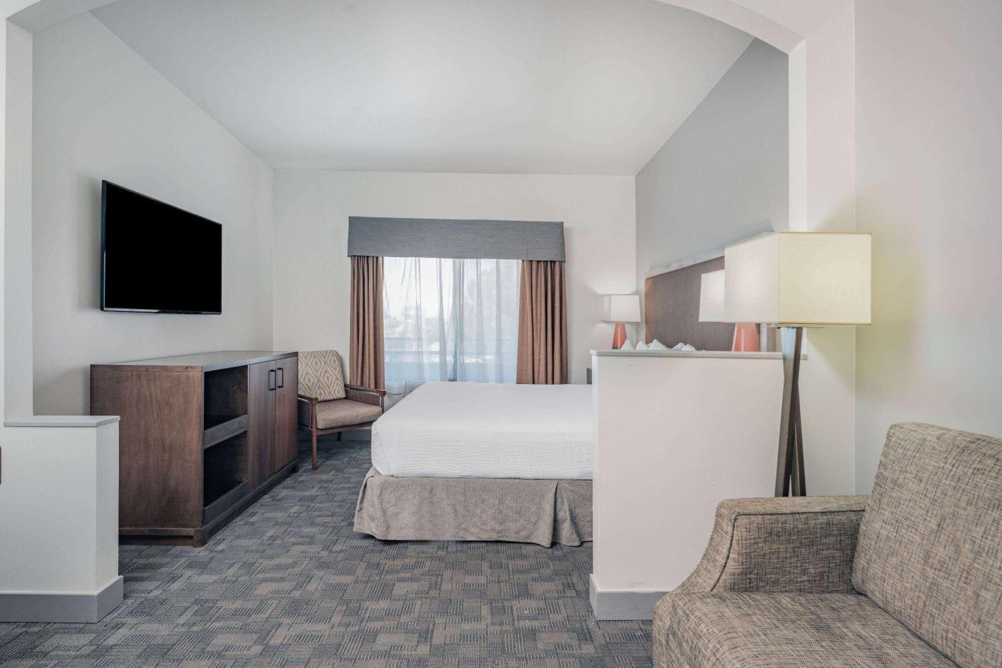 Ramada By Wyndham Bakersfield Hotell Eksteriør bilde
